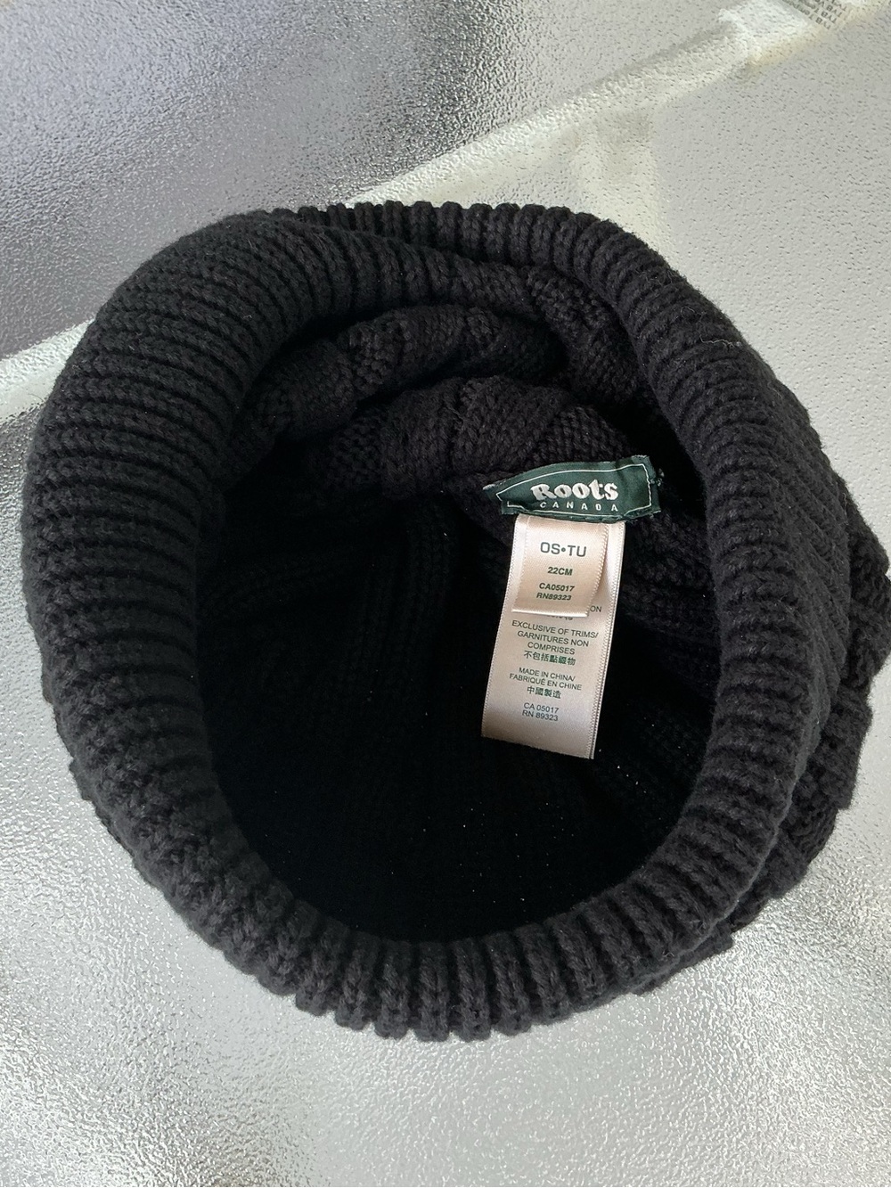 Like new Roots Black Cable Knit Toque hat - Picture 3 of 4